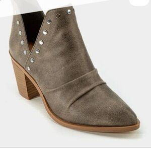 Report Fergus Taupe Studded Vegan Suede Ankle Boots Women's Size 9